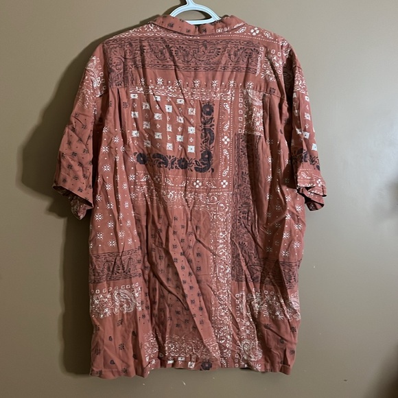 Linen blend button down vacation shirt. B6 - Picture 6 of 6